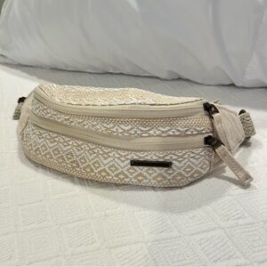 NWOT Dakine Women's Fanny Pack